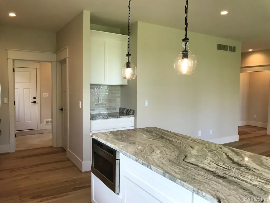1752 Milford Heights Milford Charter Township MI 48381