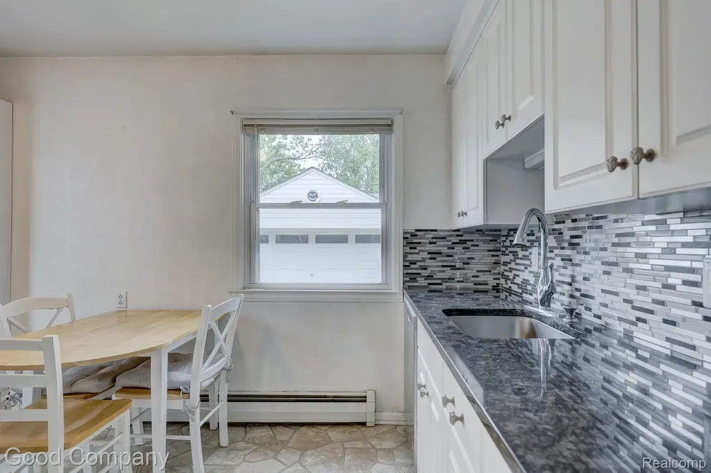 2011 Harwood Avenue Royal Oak City MI 48067