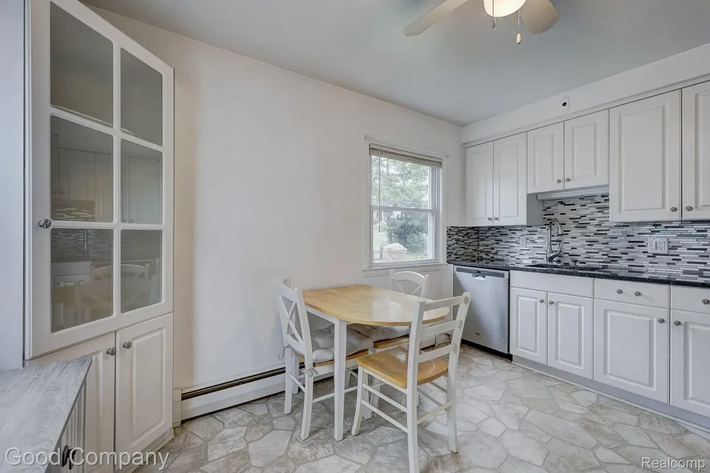 2011 Harwood Avenue Royal Oak City MI 48067