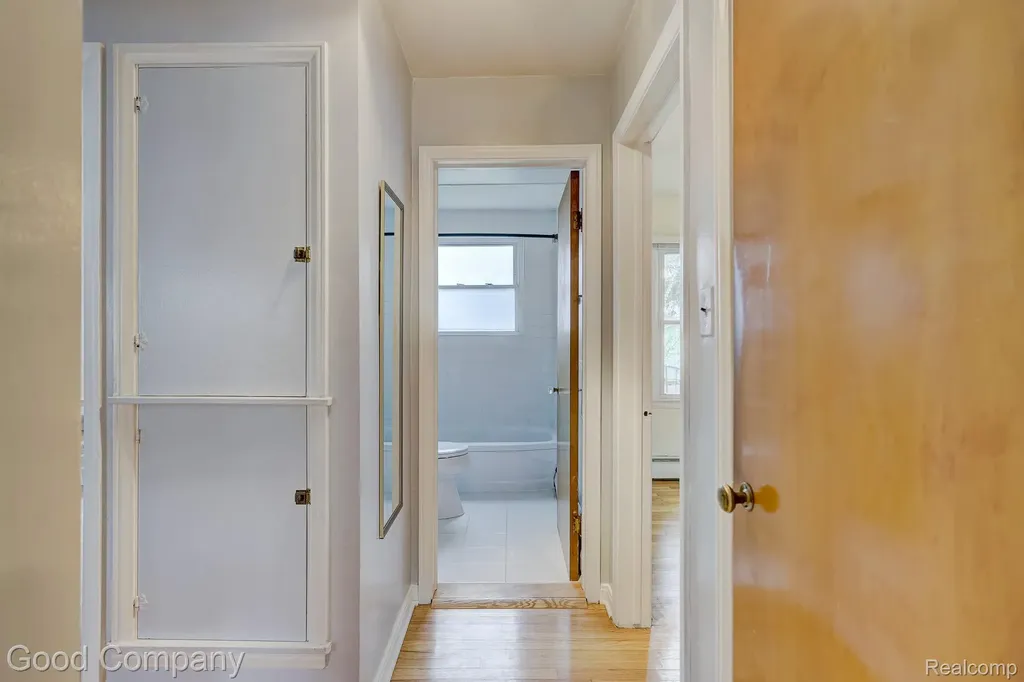 2011 Harwood Avenue Royal Oak City MI 48067