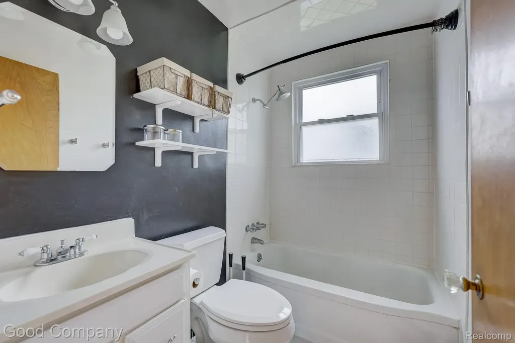 2011 Harwood Avenue Royal Oak City MI 48067
