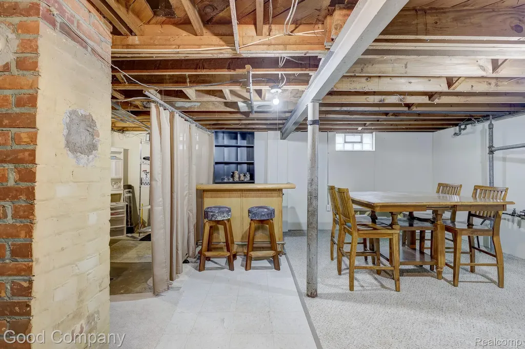 2011 Harwood Avenue Royal Oak City MI 48067