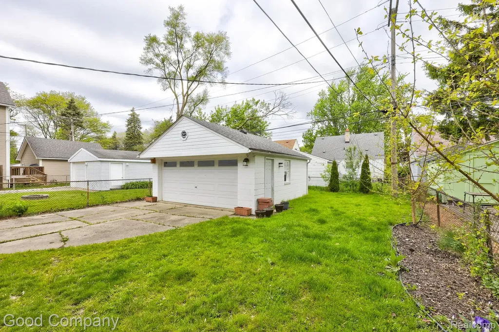 2011 Harwood Avenue Royal Oak City MI 48067
