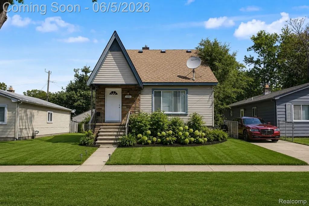 1301 E Muir Avenue Hazel Park City MI 48030