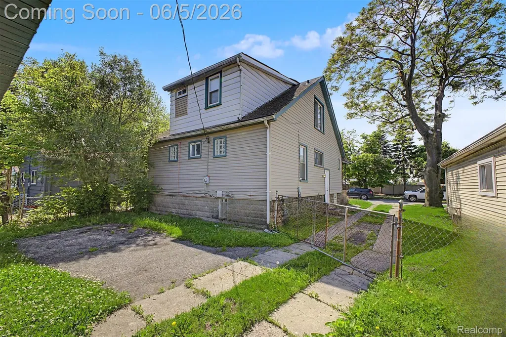 1301 E Muir Avenue Hazel Park City MI 48030