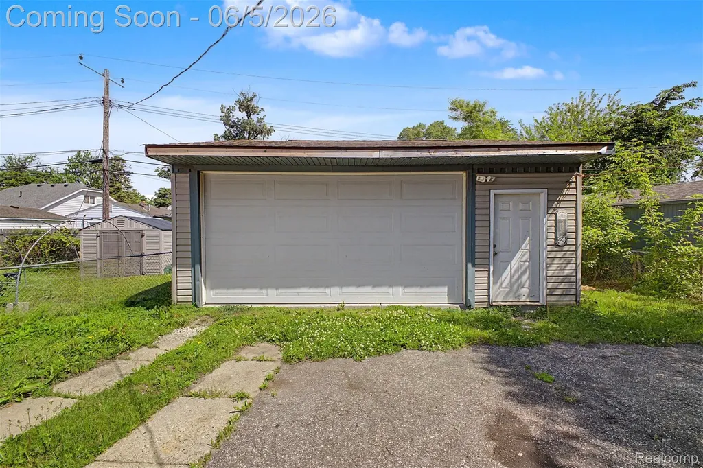 1301 E Muir Avenue Hazel Park City MI 48030
