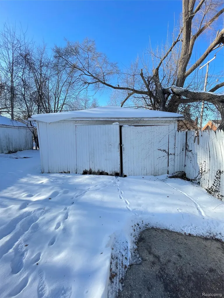 10521 Mckinney Street Detroit City MI 48224
