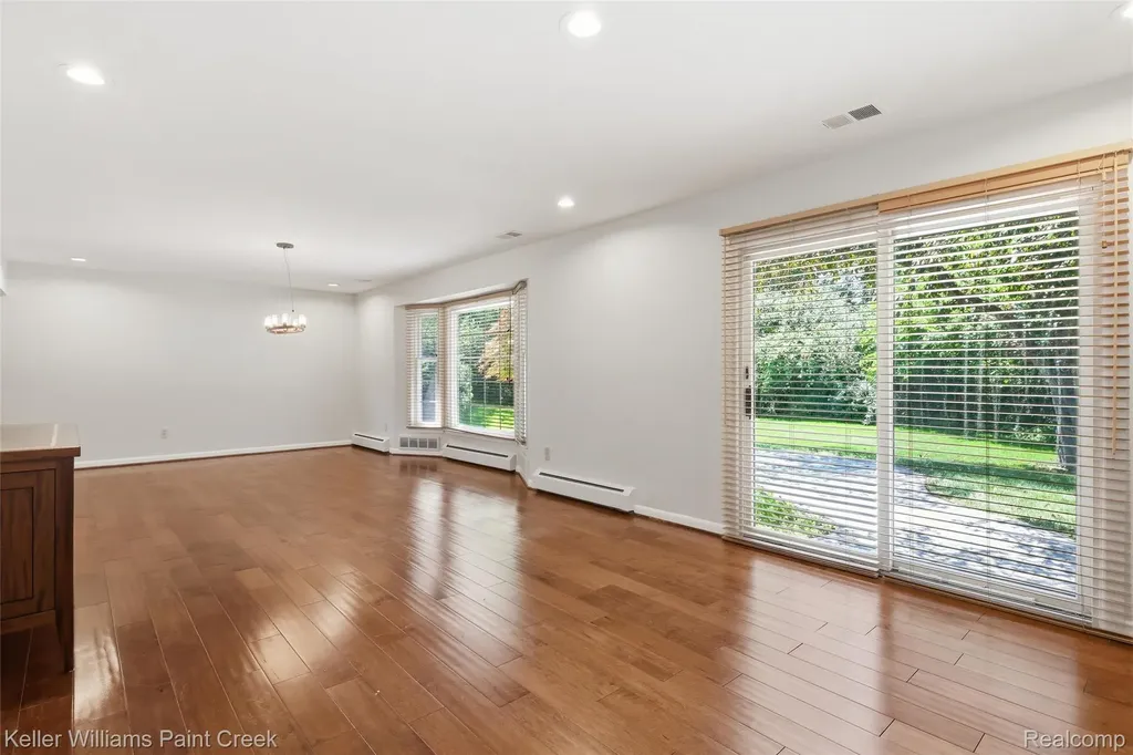 4016 Iverness Lane West Bloomfield Charter Township MI 48323