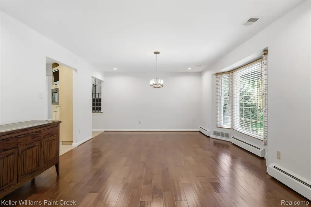 4016 Iverness Lane West Bloomfield Charter Township MI 48323