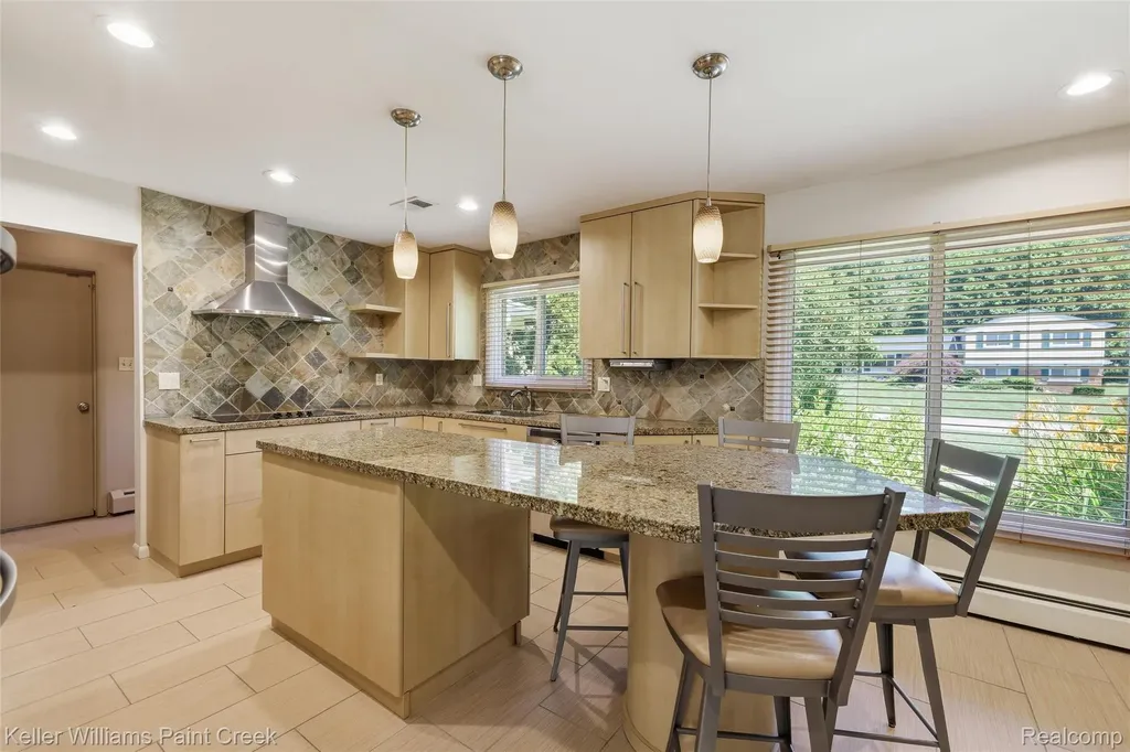 4016 Iverness Lane West Bloomfield Charter Township MI 48323