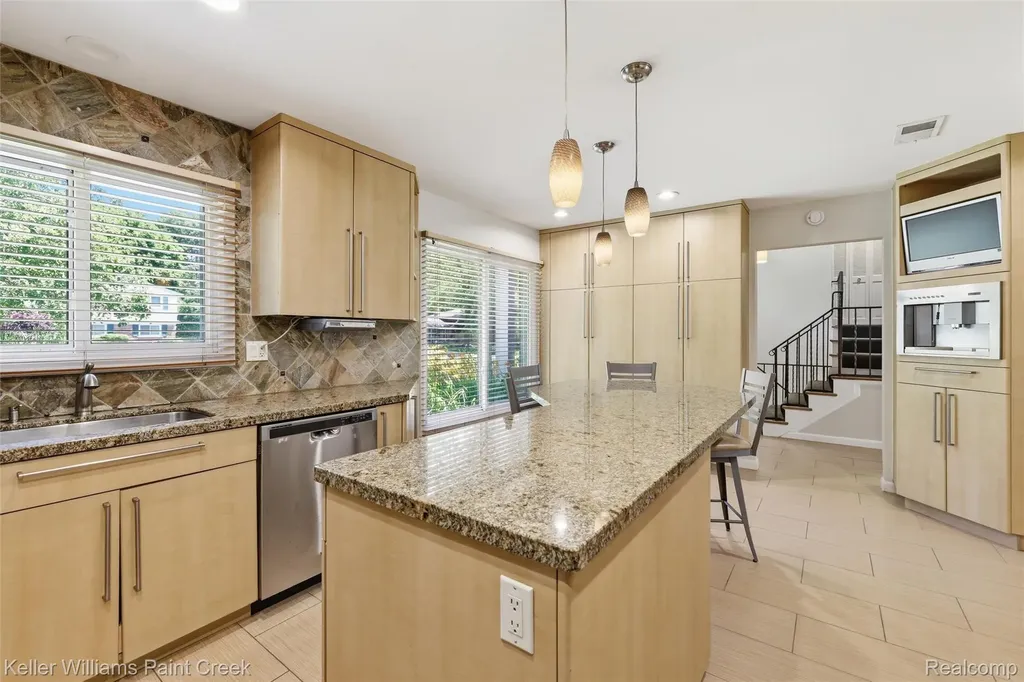 4016 Iverness Lane West Bloomfield Charter Township MI 48323