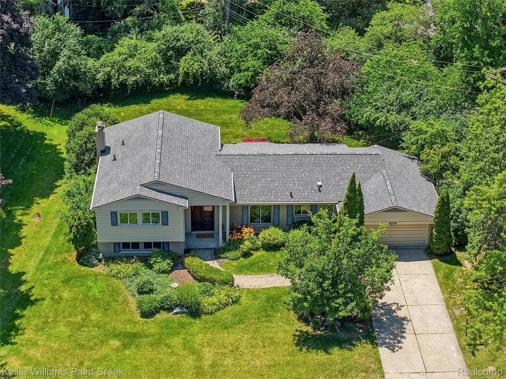 4016 Iverness Lane West Bloomfield Charter Township MI 48323