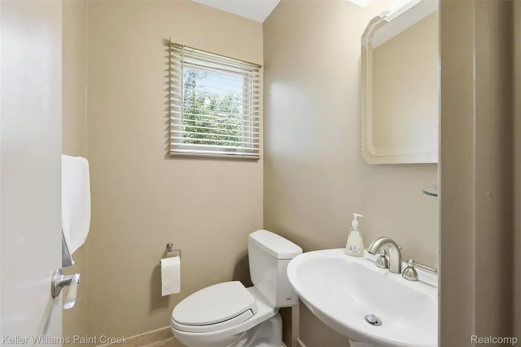 4016 Iverness Lane West Bloomfield Charter Township MI 48323