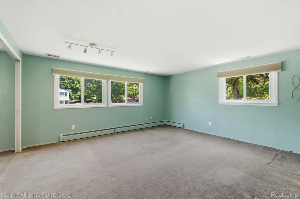 4016 Iverness Lane West Bloomfield Charter Township MI 48323