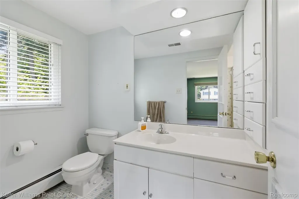 4016 Iverness Lane West Bloomfield Charter Township MI 48323