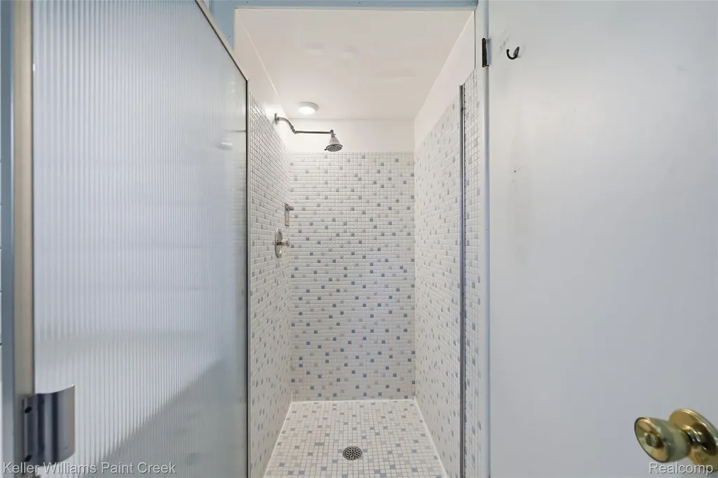 4016 Iverness Lane West Bloomfield Charter Township MI 48323