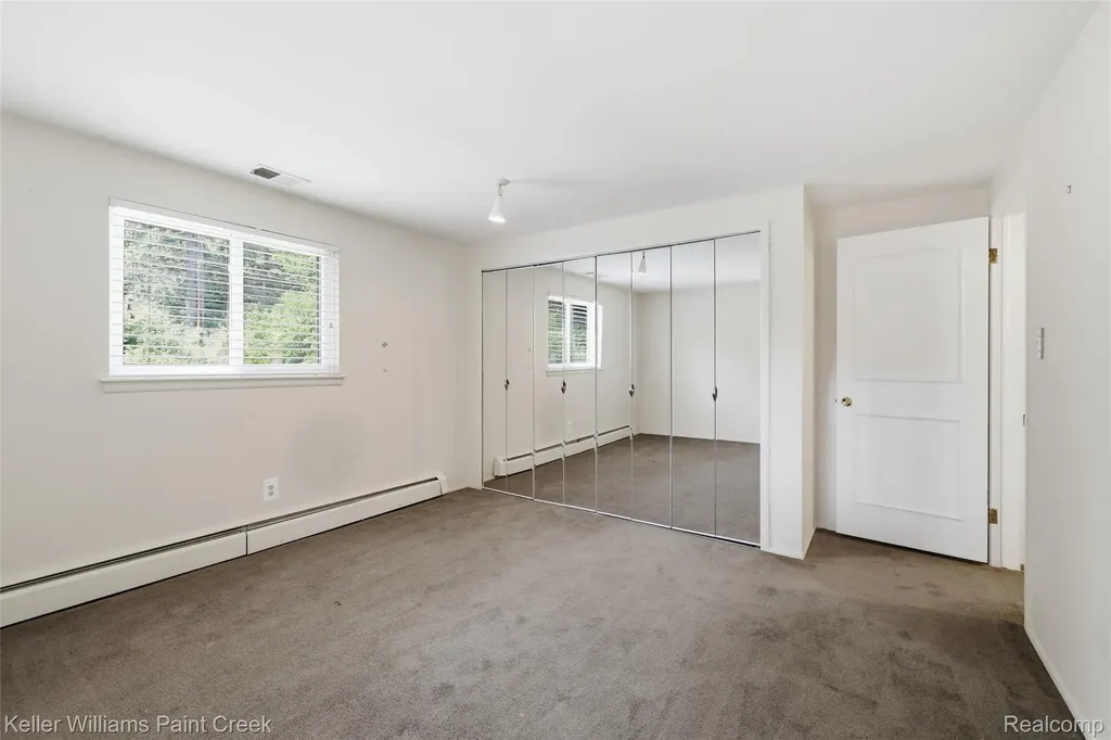 4016 Iverness Lane West Bloomfield Charter Township MI 48323