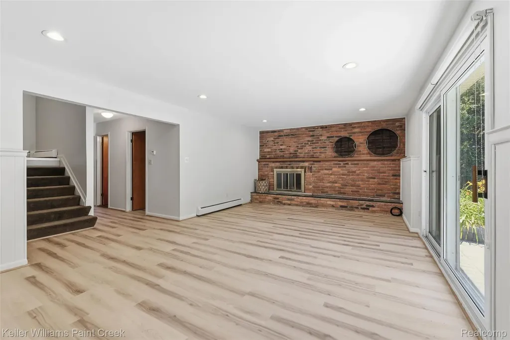 4016 Iverness Lane West Bloomfield Charter Township MI 48323