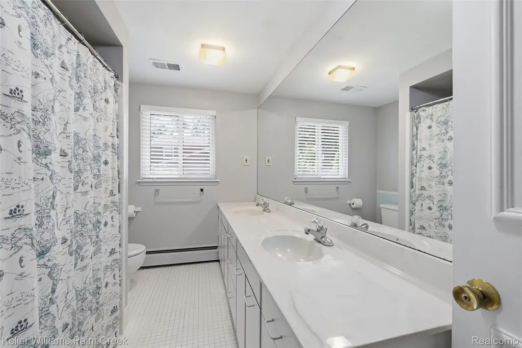 4016 Iverness Lane West Bloomfield Charter Township MI 48323