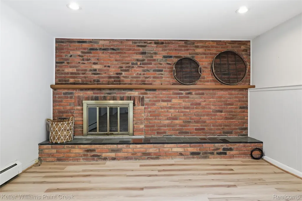 4016 Iverness Lane West Bloomfield Charter Township MI 48323