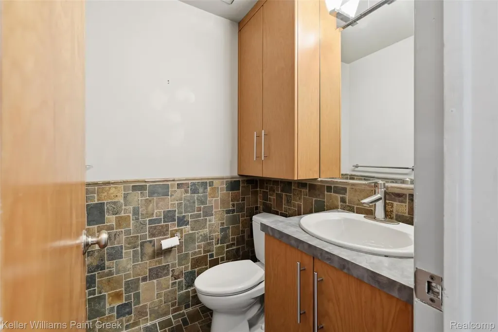 4016 Iverness Lane West Bloomfield Charter Township MI 48323