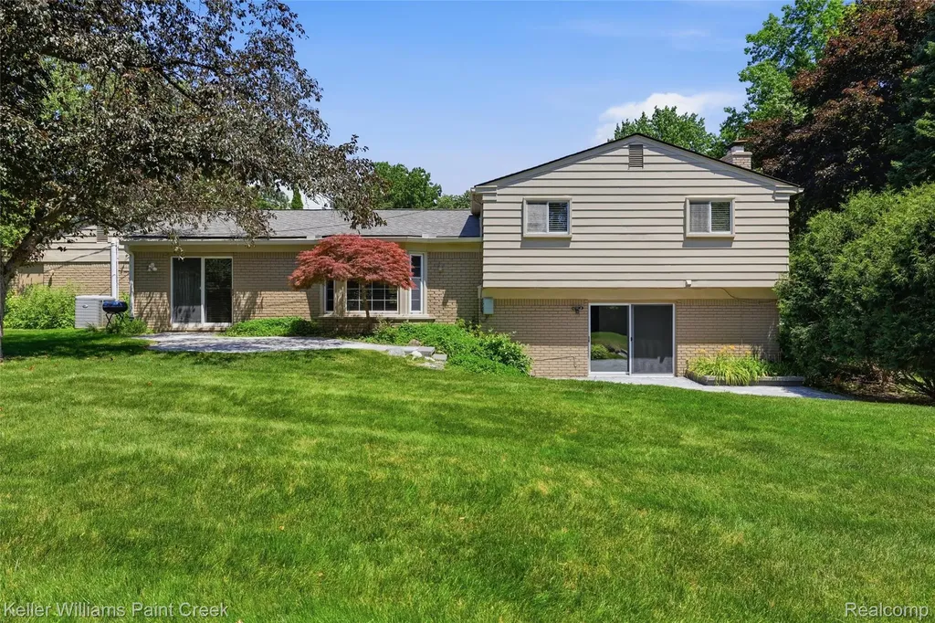 4016 Iverness Lane West Bloomfield Charter Township MI 48323