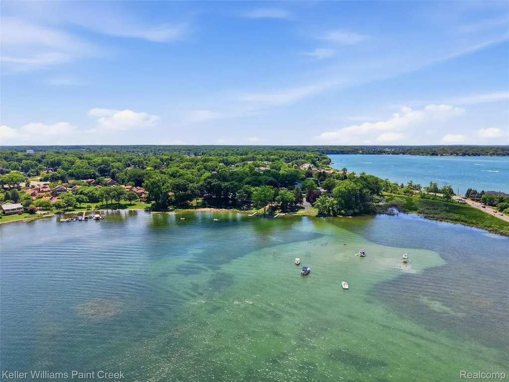4016 Iverness Lane West Bloomfield Charter Township MI 48323