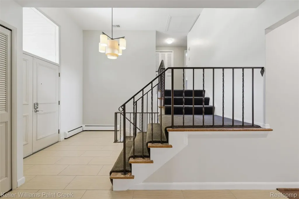 4016 Iverness Lane West Bloomfield Charter Township MI 48323