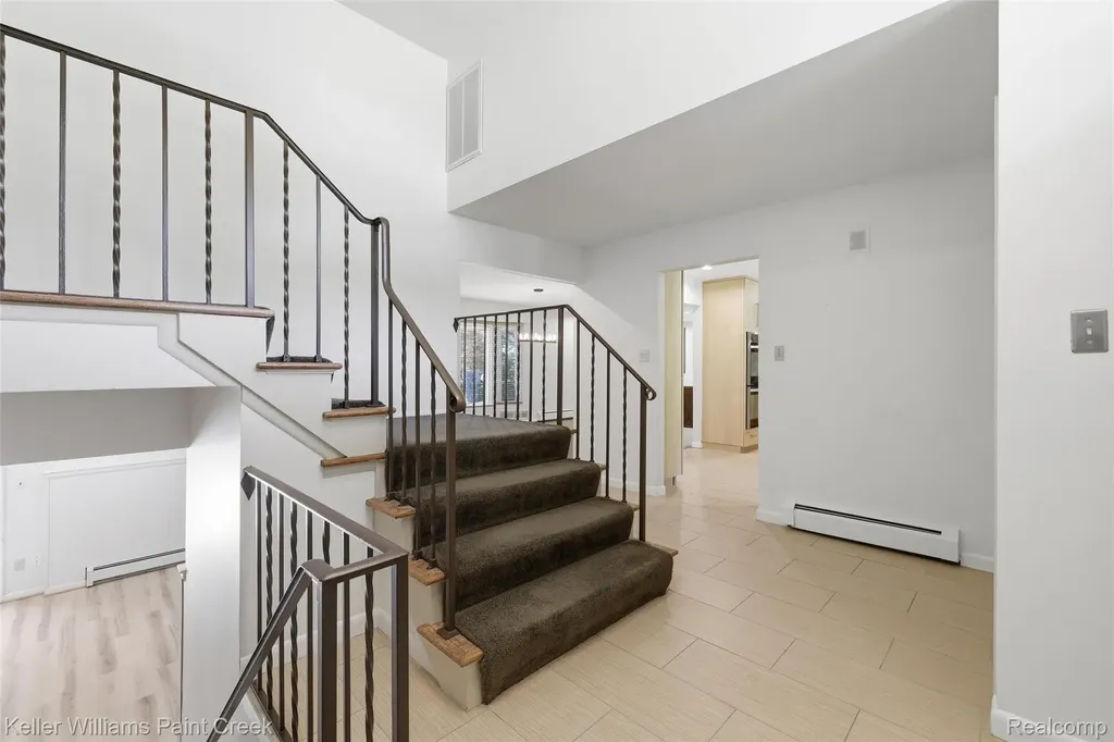 4016 Iverness Lane West Bloomfield Charter Township MI 48323