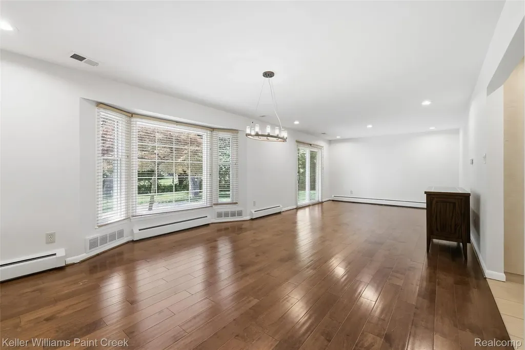 4016 Iverness Lane West Bloomfield Charter Township MI 48323