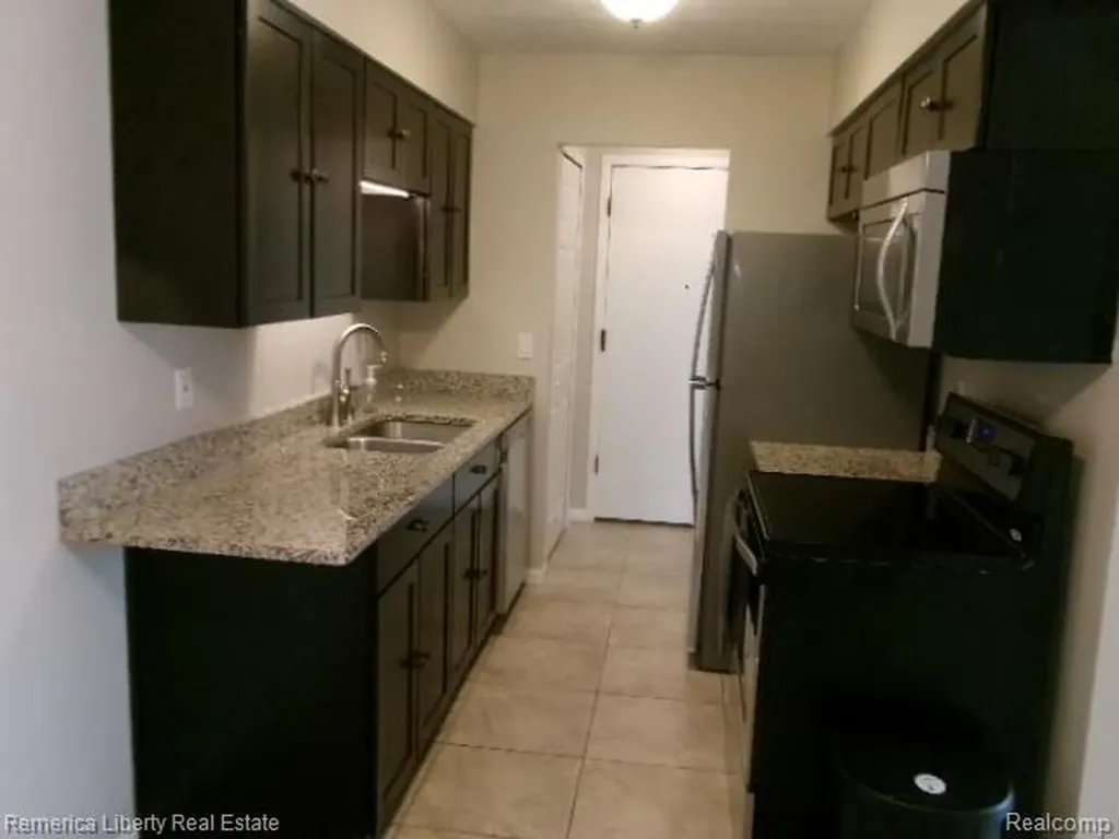 15110 Fairfield Street Livonia City MI 48154