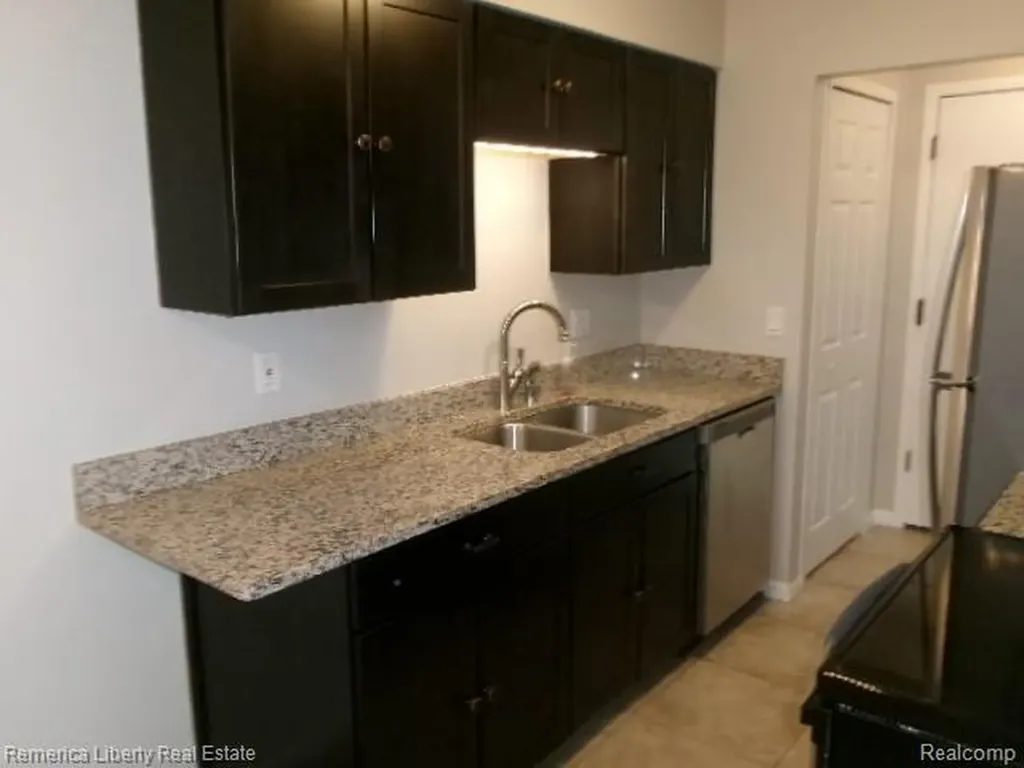 15110 Fairfield Street Livonia City MI 48154