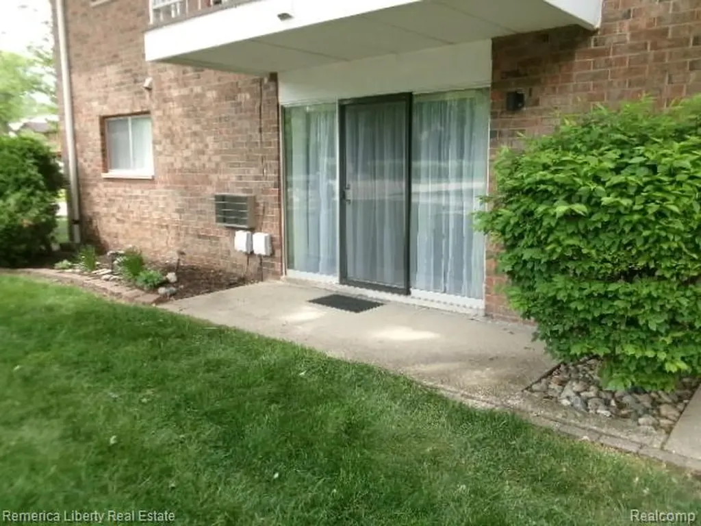 15110 Fairfield Street Livonia City MI 48154
