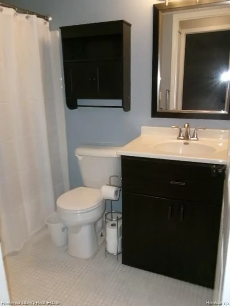 15110 Fairfield Street Livonia City MI 48154