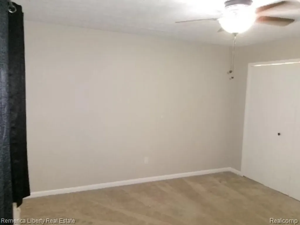 15110 Fairfield Street Livonia City MI 48154