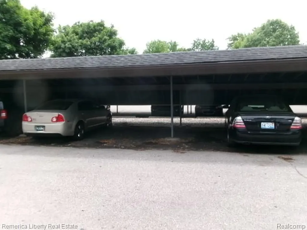 15110 Fairfield Street Livonia City MI 48154