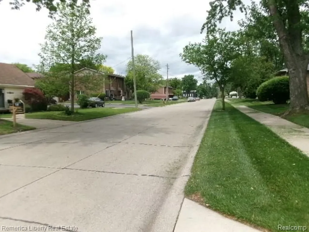 15110 Fairfield Street Livonia City MI 48154