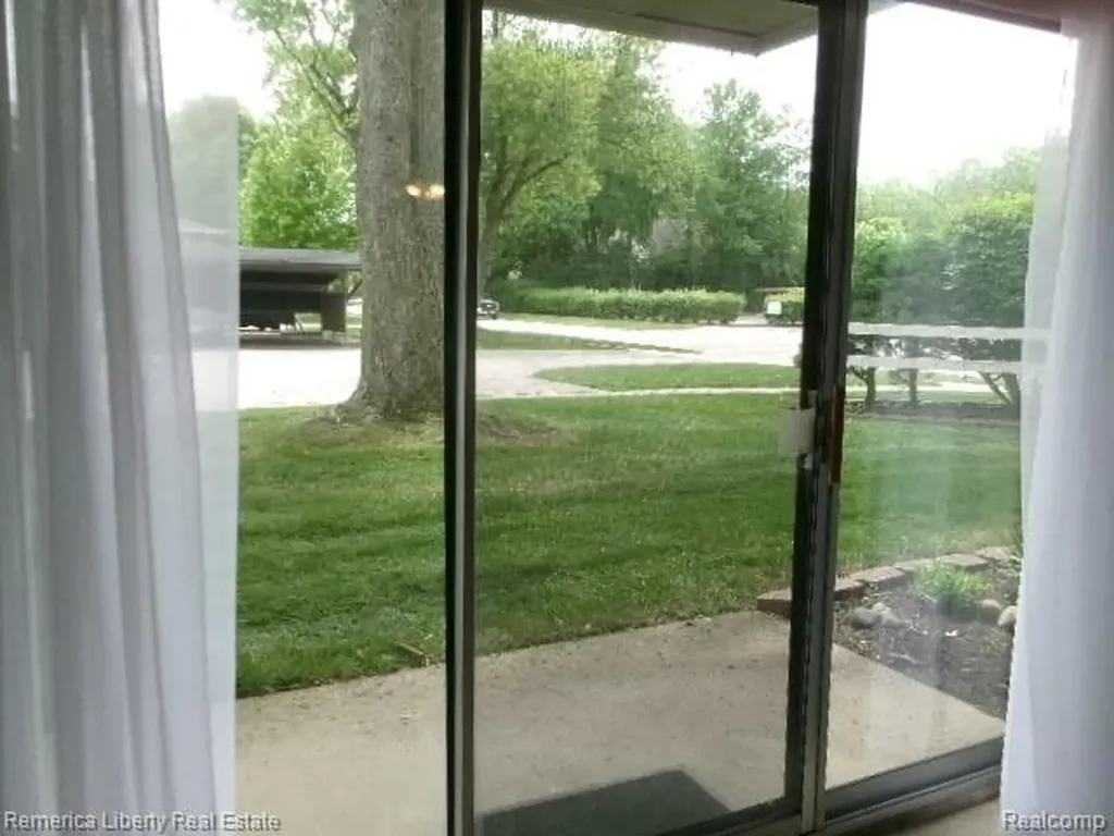 15110 Fairfield Street Livonia City MI 48154