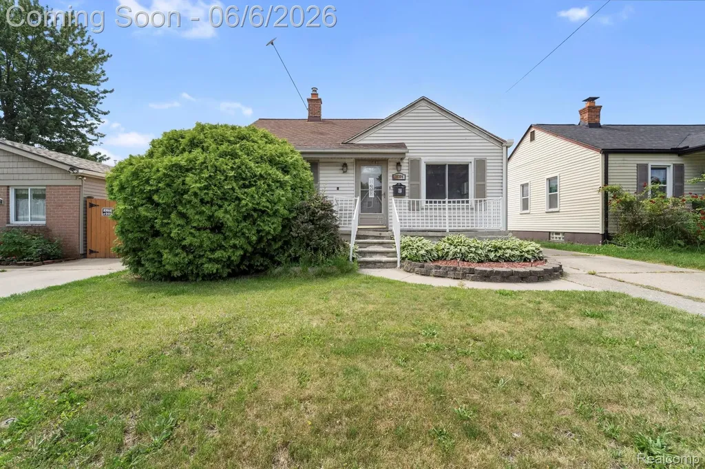 19304 Connecticut Street Roseville City MI 48066