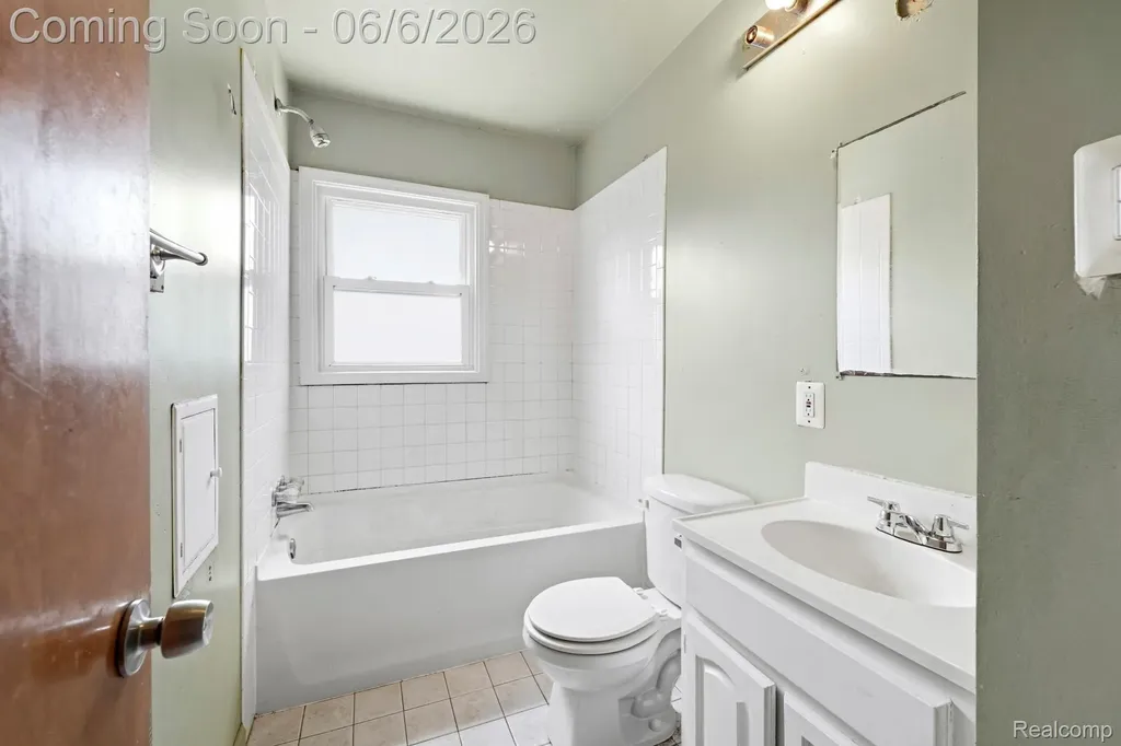 19304 Connecticut Street Roseville City MI 48066