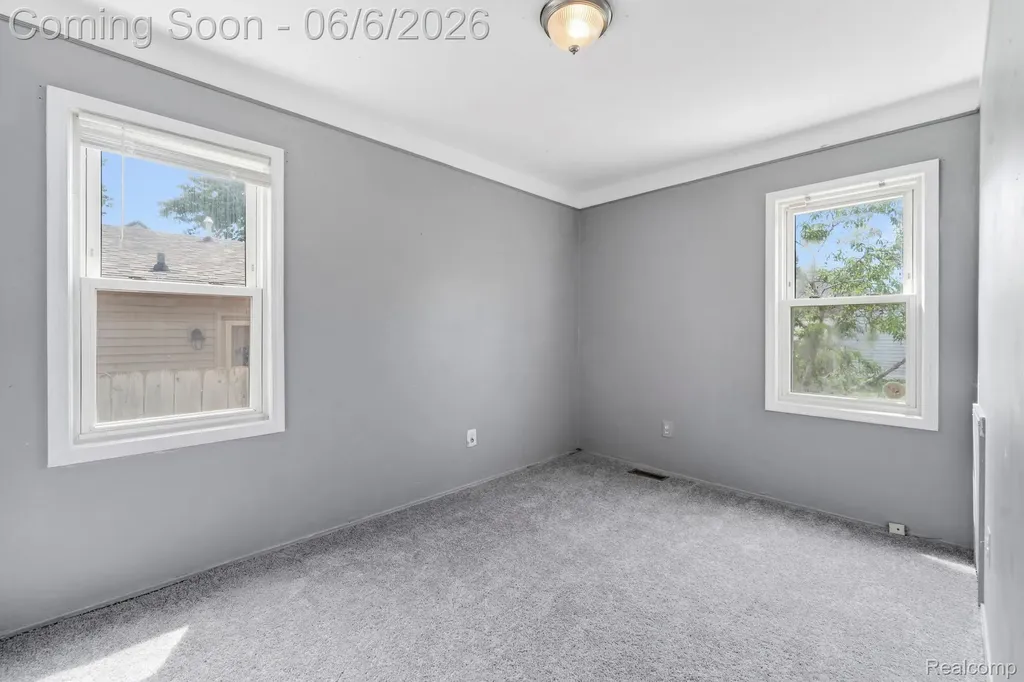 19304 Connecticut Street Roseville City MI 48066