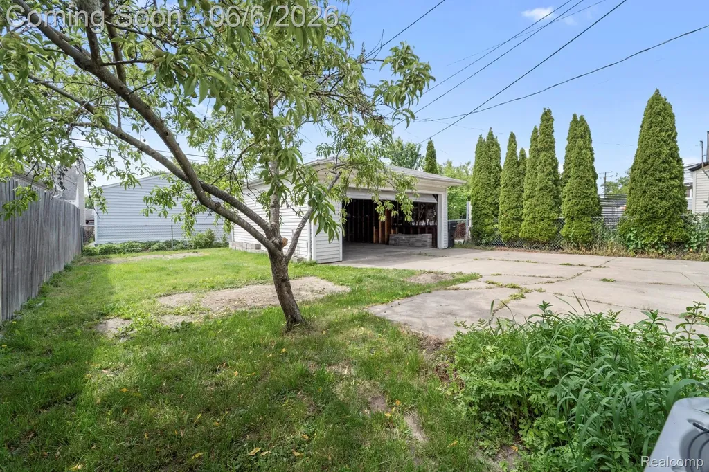 19304 Connecticut Street Roseville City MI 48066