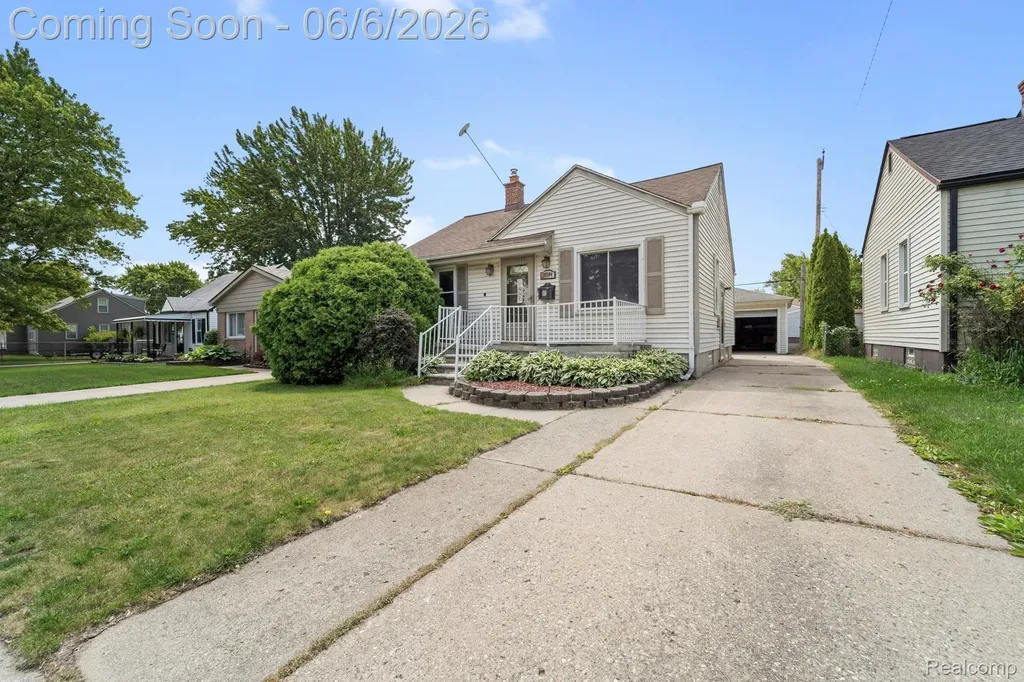 19304 Connecticut Street Roseville City MI 48066
