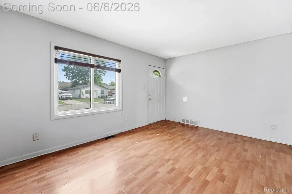 19304 Connecticut Street Roseville City MI 48066