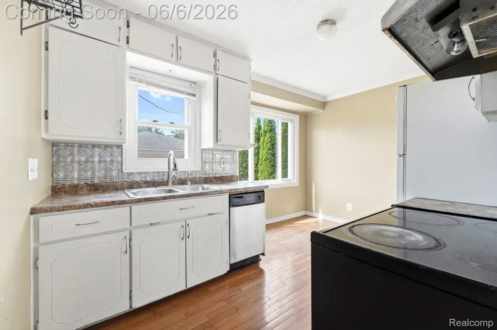 19304 Connecticut Street Roseville City MI 48066