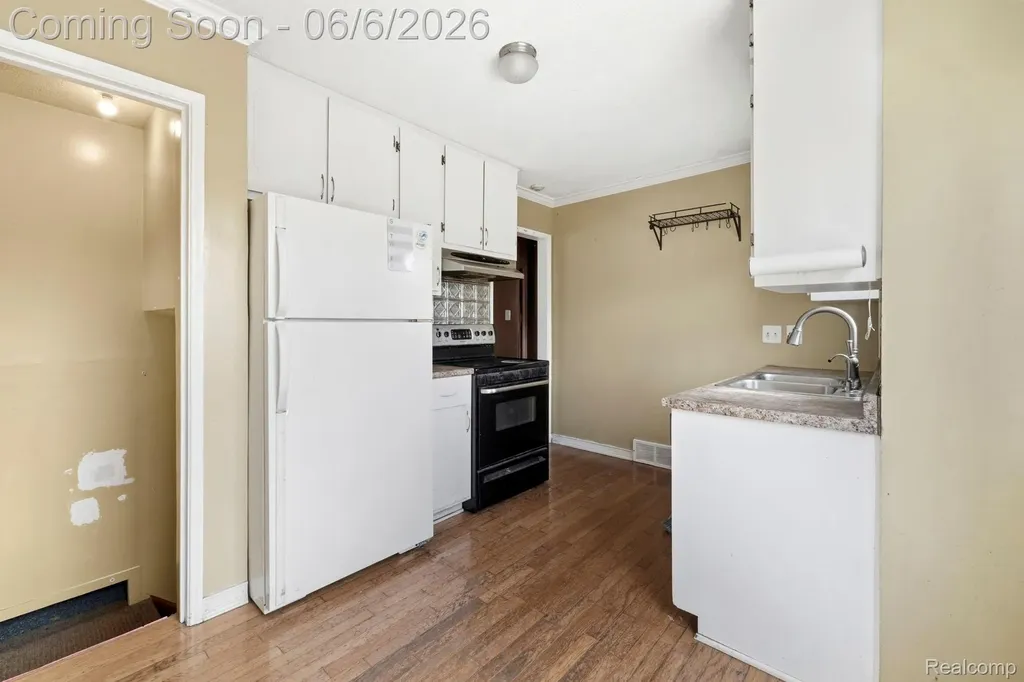 19304 Connecticut Street Roseville City MI 48066