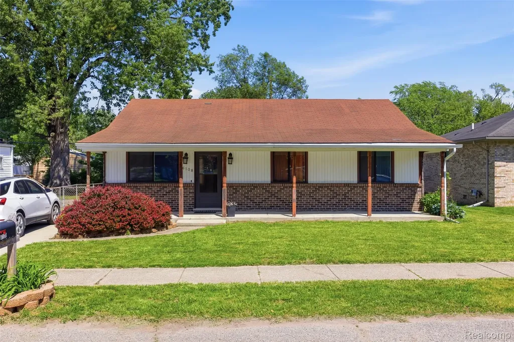 6108 N Carlson Street Westland City MI 48185