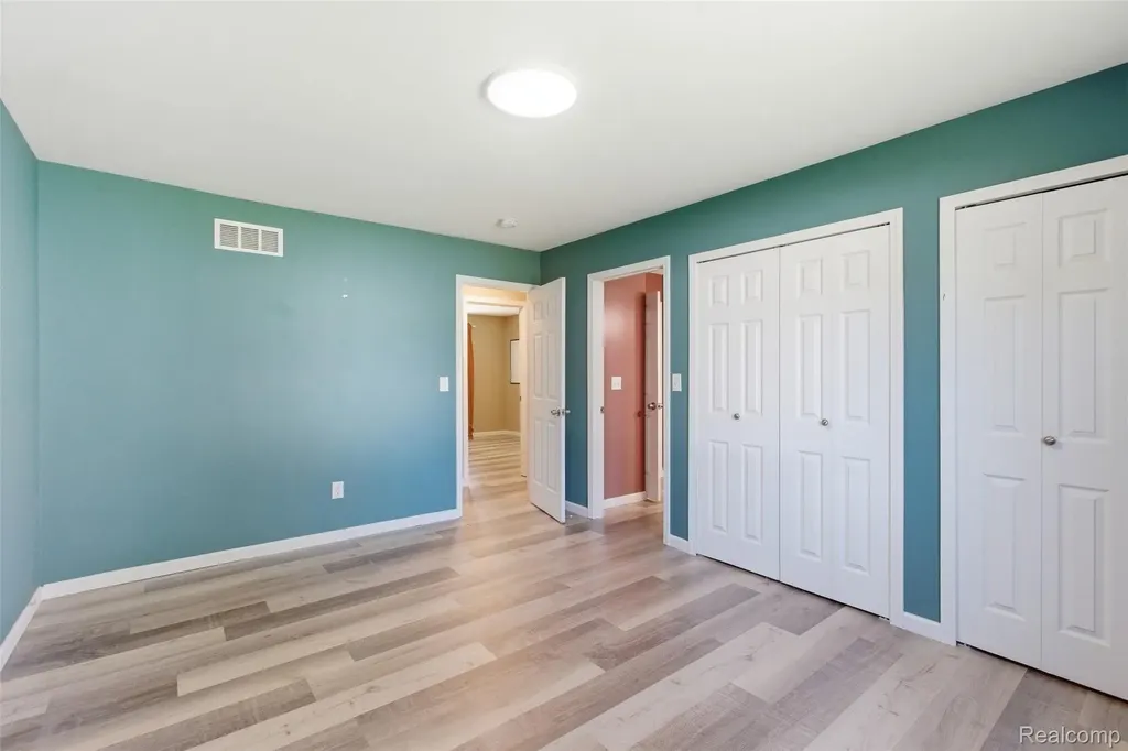 6108 N Carlson Street Westland City MI 48185