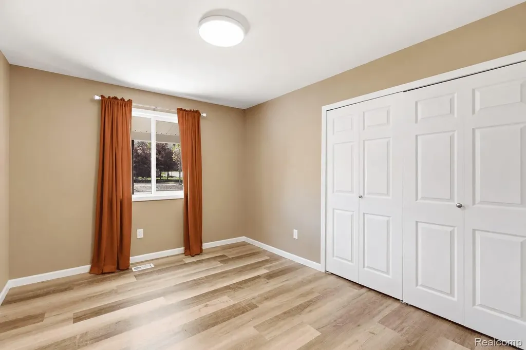 6108 N Carlson Street Westland City MI 48185