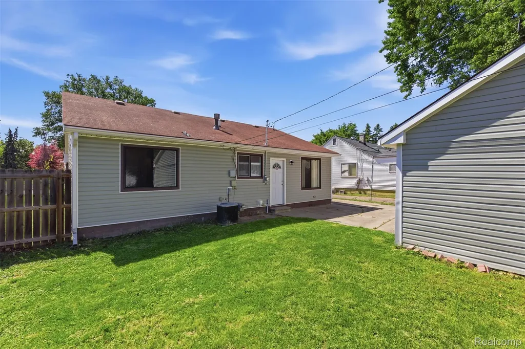 6108 N Carlson Street Westland City MI 48185